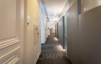 Flur mit privaten Büros im Business Center - Miete dein neues Büro an der Herrengasse