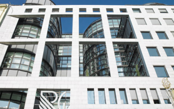 Beeindruckende Ansicht auf das Gebäude am Kärntner Ring Max in Wien