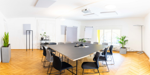 Spacious and well-lit conference room available for office space rental at Getreidemarkt 12, 1010 Vienna.