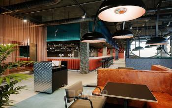 Stylish lounge area in office space rental at Nordbahnstraße 47, 1020 Vienna Leopoldstadt, with modern furniture and chic bar counter.