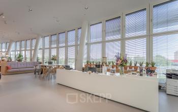 Eigene Bar im Bürogebäude in Wien - Miete dein Büro am Thomas-Klestil-Platz
