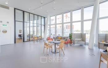 Hochmoderner Loungebereich im Business Center in Wien
