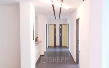 Spacious and well-lit office space rental at Mittersteig 10, in 1050 Vienna Margareten, featuring a clean and modern design.