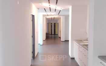 Spacious and well-lit office space rental at Mittersteig 10 in 1050 Vienna Margareten, featuring a modern open-floor layout.