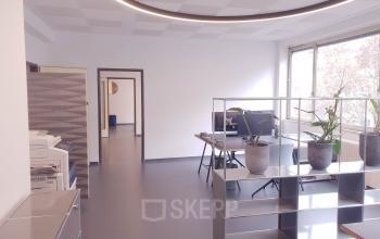 Bright and modern office space rental at Mittersteig 10, in 1050 Wenen (Margareten), Vienna with contemporary furniture and ample natural light.
