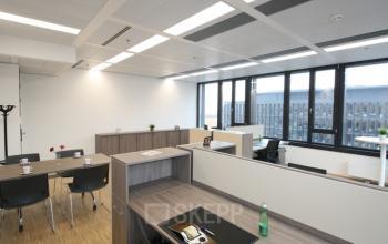 Großer Arbeitsplatz im Business Center in 1100 Wien