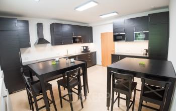 Voll ausgestattete Küche im Business Center in Wien Meidling