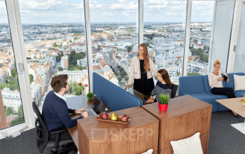 Modern office to rent at Floridsdorfer Hauptstraße 1, 1210 Vienna, featuring panoramic city views, comfortable seating, and collaborative workspaces.