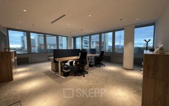 Spacious office to rent at Wagramer Straße 19, 1220 Vienna with large windows, modern desks, and ergonomic chairs.