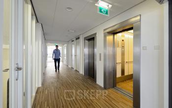 kantoorpand amsterdam zuidoost karspeldreef gang lift
