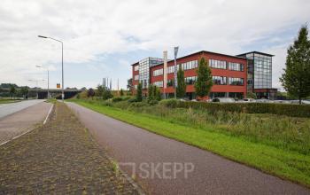 Exterior view of an office building at Twentepoort Oost 61 in Almelo for office space rental.