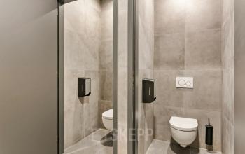 Modern restroom facilities at Astronaut 28, Amersfoort Calveen, suitable for office space rental.