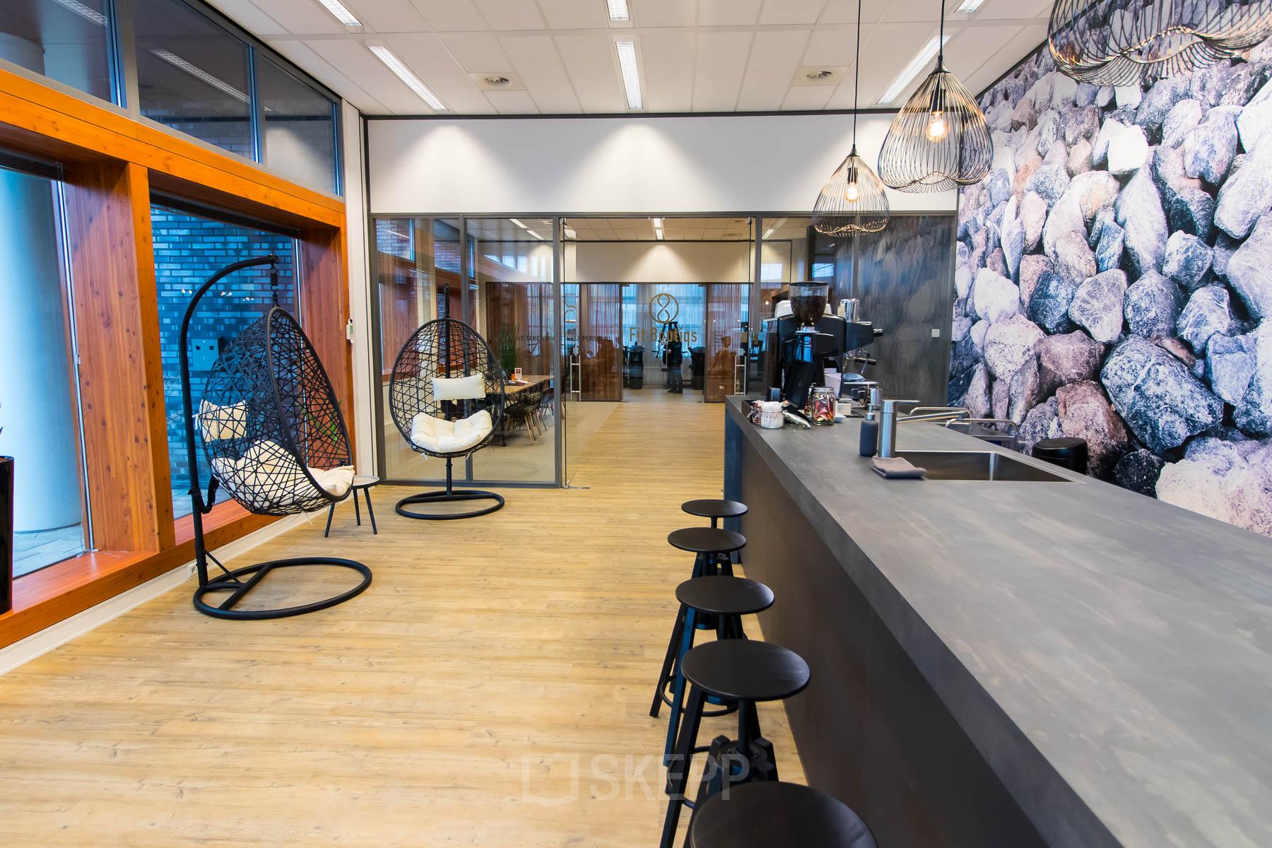 Modern reception area at Smallepad 32, Amersfoort Centraal Station, ideal for those looking to rent office space with a stylish waiting zone.