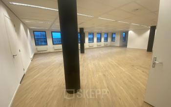 Spacious office space with large windows, located at Van Asch van Wijckstraat 2-4, Amersfoort Centrum. Ideal for open floorplan setups, featuring clean lines and natural lighting for a productive work environment.