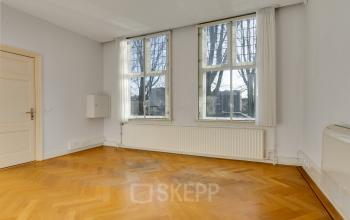 Bright office space with parquet flooring and large windows at Stadsring 248-250, Amersfoort Centrum, available for office space rental.