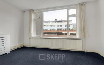 Spacious office area at Stadsring 248-250, Amersfoort Centrum, featuring a large window overlooking the surroundings. Ideal for office space rental, the room provides ample natural light.