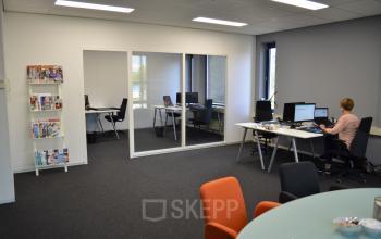 Modern office space rental at Algolweg 9-11, Amersfoort De Hoef, featuring workstations with natural light, perfect for professionals seeking office to rent.