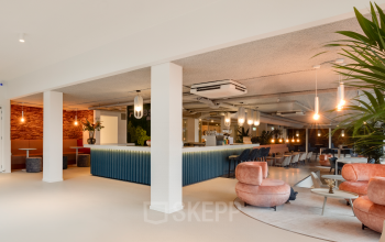 Stylishly furnished lounge area at Vanadiumweg 11, Amersfoort Isselt, featuring modern seating, ambient lighting, and a sleek bar. Ideal for casual meetings within the office space rental environment.
