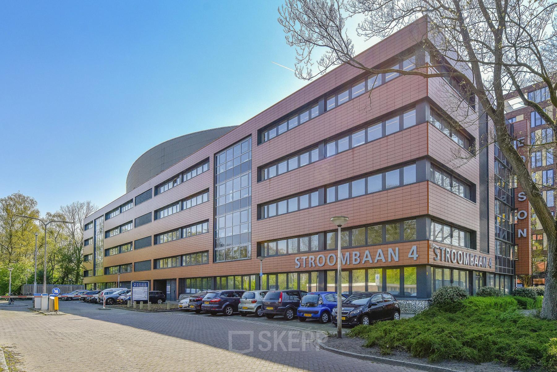 Exterior view of office building at Stroombaan 4, Amstelveen, ideal for office space rental with ample parking.