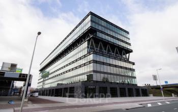 Exterior view of an office building at Joan Muyskenweg 137, Amsterdam Amstel Business Park, showcasing modern architecture for office space rental.