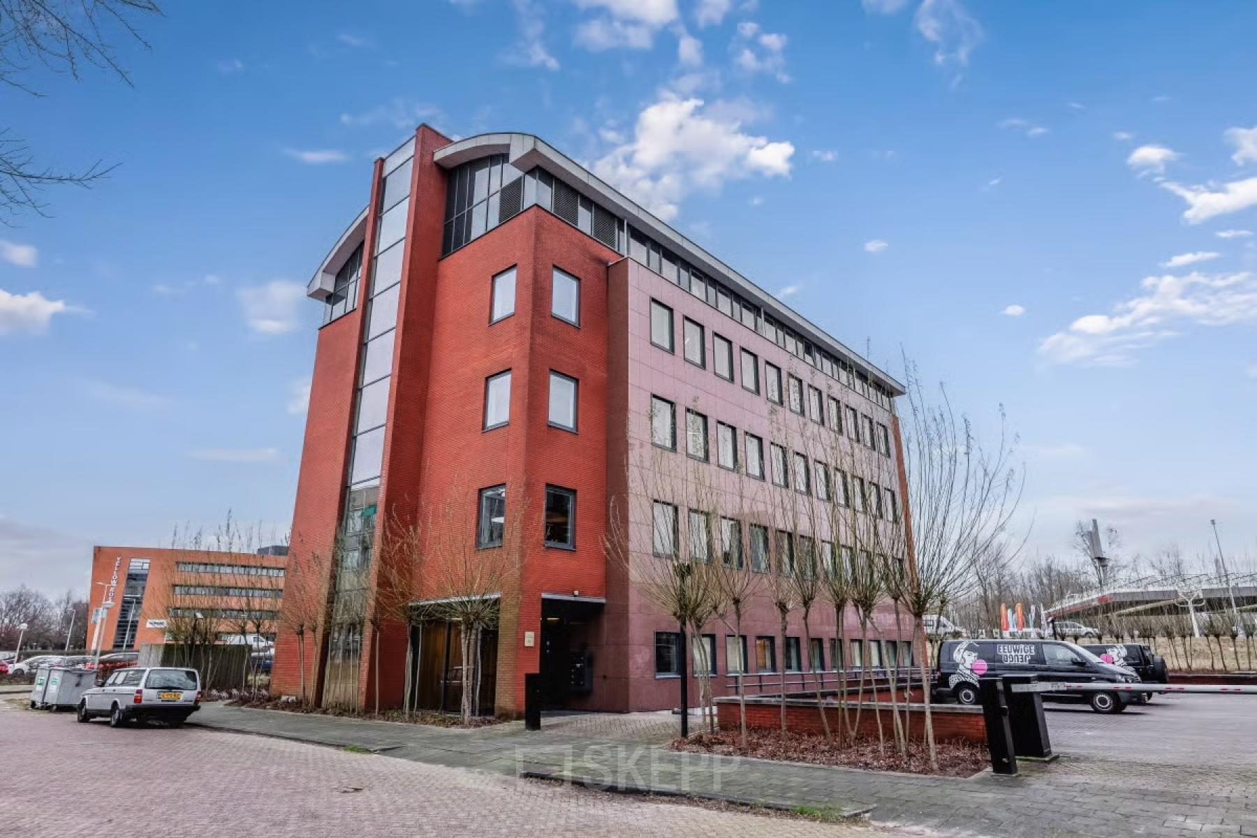 Exterior view of an office building at H.J.E. Wenckebachweg 90-108 in Amsterdam Amstel Business Park, suitable for office space rental.