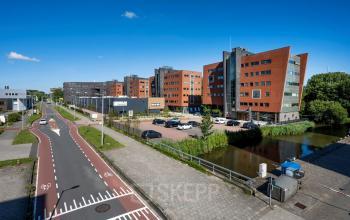 View of office buildings at Joop Geesinkweg 601, Amsterdam Amstel Business Park, featuring modern architecture and spacious parking area.