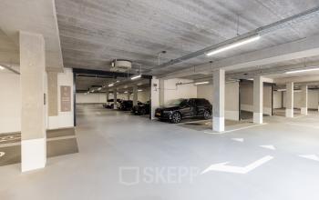 Parking area at Willem Fenengastraat 16 in Amsterdam Amstel, available for office space rental with ample parking spots.