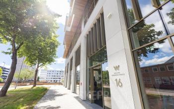 Exterior view of office building at Willem Fenengastraat 16, Amsterdam Amstel, ideal for office space rental.