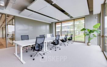 Bright office space with modern furnishings and large windows at Willem Fenengastraat 16, Amsterdam Amstel, perfect for office space rental.