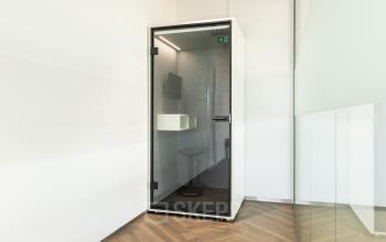 Compact, well-lit office pod suitable for private calls, available for office space rental in Amsterdam Amstel.