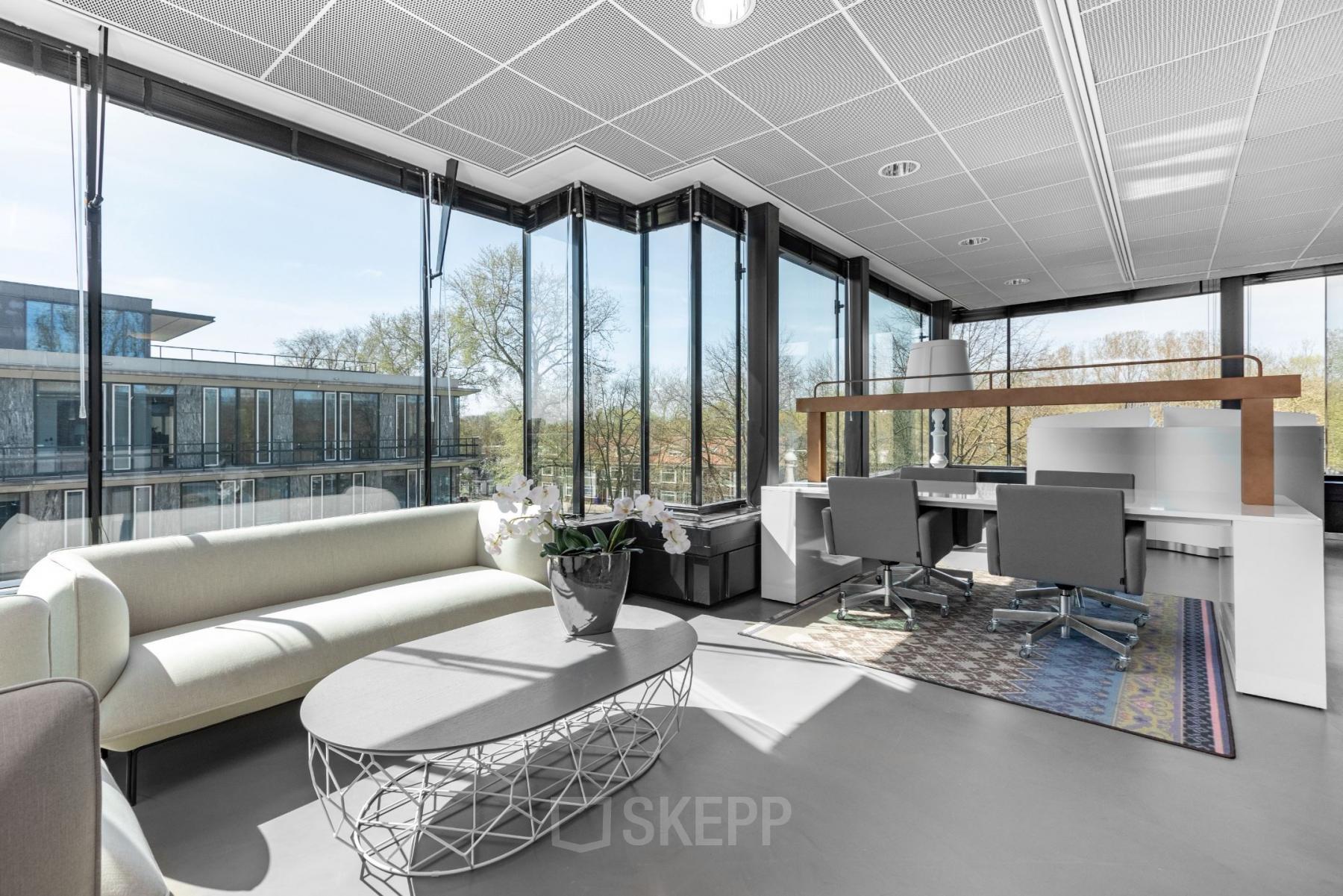 Modern office space rental at De Cuserstraat 93, Amsterdam Buitenveldert with chic furnishings and abundant natural light.