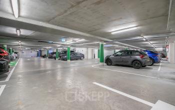 Spacious parking area at De Cuserstraat 91, Amsterdam Buitenveldert, ideal for office space rental with ample parking facilities.