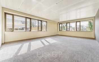 Bright and spacious unfurnished office space at Walborg 2A, Amsterdam Buitenveldert, offering ample natural light through large windows. Ideal for office space rental opportunities.