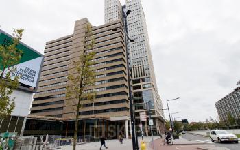 Exterior view of Buitenveldertselaan 102-120 office building in Amsterdam Buitenveldert, showing a modern, multi-story structure ideal for office space rental.