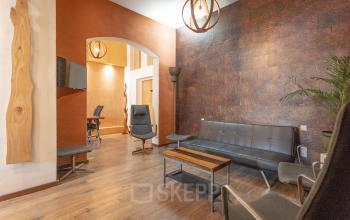 Elegant office lounge with modern furnishings available for office space rental at Oudeschans 21, in Amsterdam Center.
