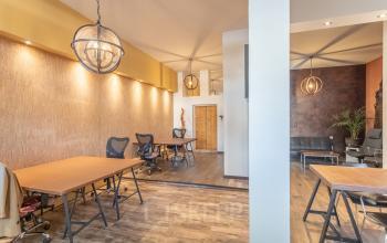 Contemporary office space rental at Oudeschans 21, Amsterdam Center, with stylish furnishings and ambient lighting.