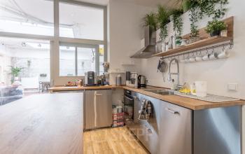 Spacious and well-equipped kitchen area in Oudeschans 21 office space rental, Amsterdam Center, with modern amenities and natural light.