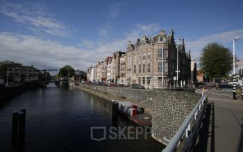 Exterior view of the historic office building at Schippersgracht 1-3, Amsterdam Center, featuring canal-side architecture ideal for office space rental.