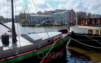 Exterior view of boats docked near Prinseneiland 23A in Amsterdam Center, with office spaces nearby, available for rent.