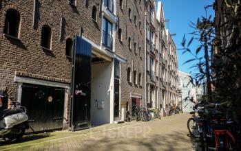 The exterior of an office to rent at Prinseneiland 23A in the Amsterdam Center, showcasing a historic building facade.