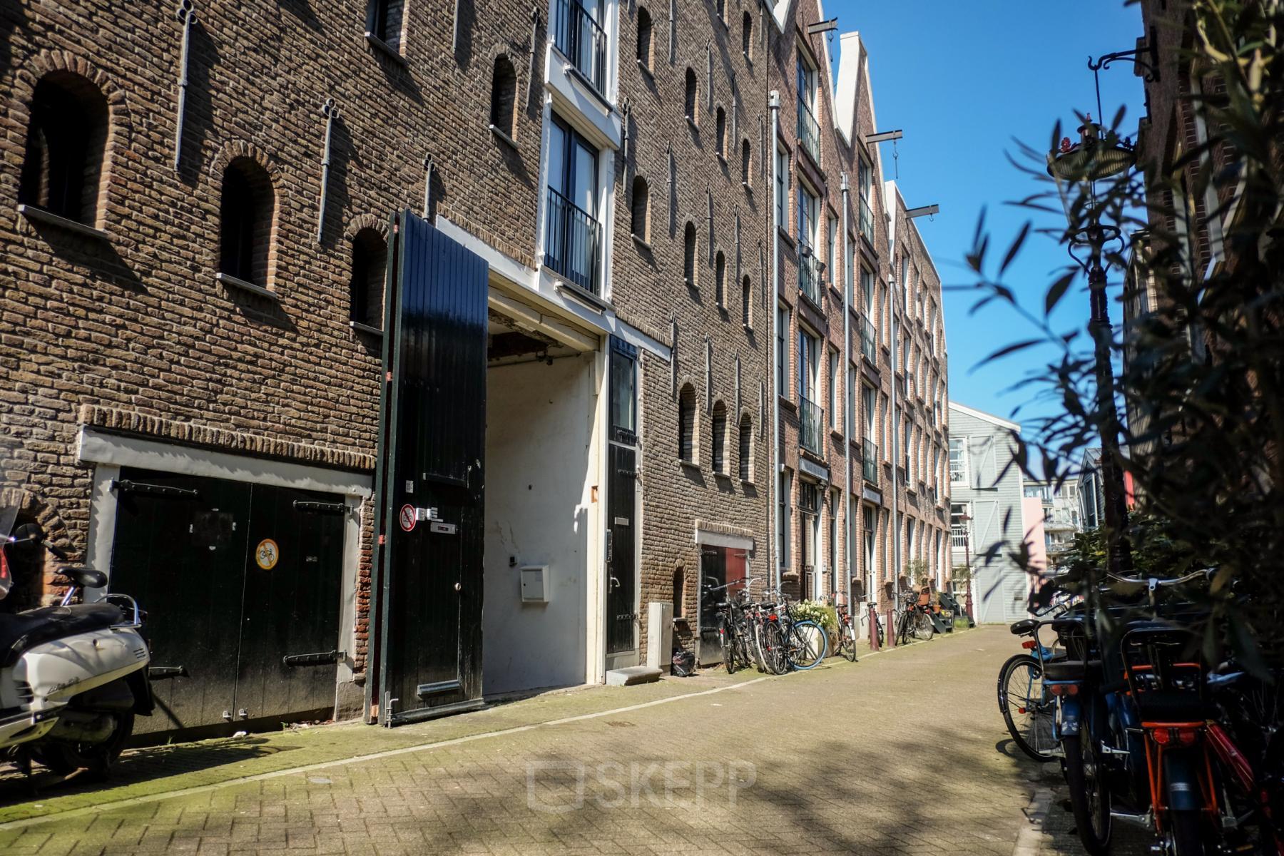 The exterior of an office to rent at Prinseneiland 23A in the Amsterdam Center, showcasing a historic building facade.