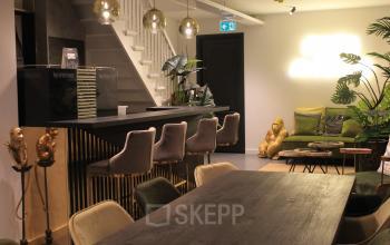 Elegant lounge area at Hekelveld 8-10, Amsterdam Center, featuring stylish seating and modern decor. Ideal for office space rental, this cozy interior promises a comfortable work environment.