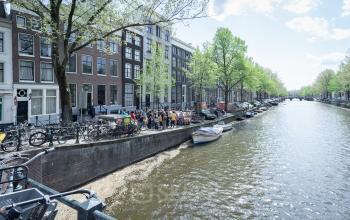 Canal view of the Keizersgracht 241-2 office, ideal for those looking to rent office space in Amsterdam Canal Belt.