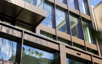 Exterior view of the modern office building at Pieter Cornelisz. Hooftstraat 7 in Amsterdam Center, suitable for office space rental.