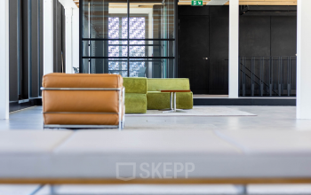 Modern office space for rent at Pieter Cornelisz. Hooftstraat 7 in Amsterdam Center, featuring sleek furniture and a bright, open design.