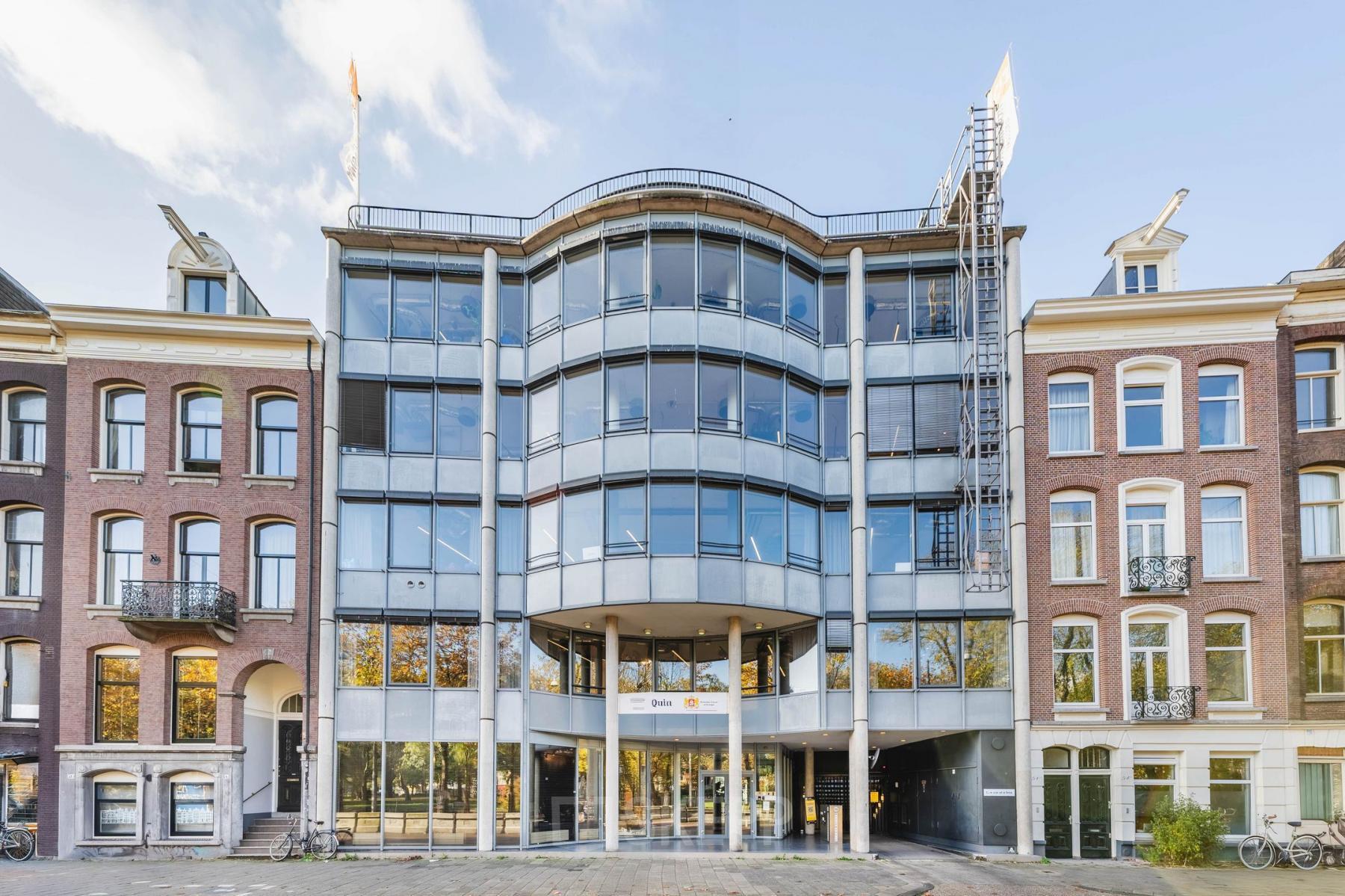 Exterior view of an office building at Stadhouderskade 55 in Amsterdam Center, ideal for office space rental.