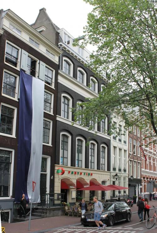 Street view of Kloveniersburgwal 131K in Amsterdam Center, showing classic architecture, ideal for office space rental.