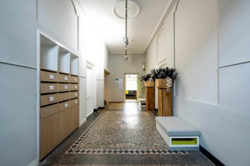 Spacious interior hallway at Rapenburgerstraat 173, featuring modern decor and ample storage, ideal for office space rental in Amsterdam Center.