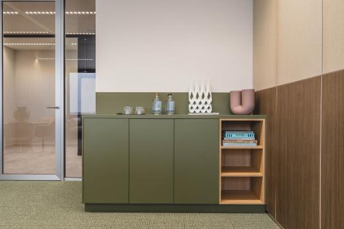 Modern office interior with minimalist decor at Piet Heinkade 55, ideal for office space rental in Amsterdam Center.