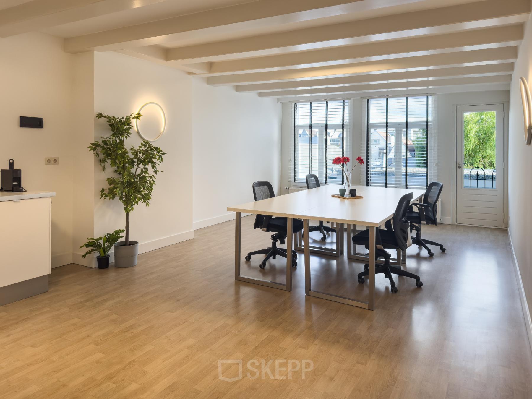 Bright and airy office space at Warmoesstraat 155, Amsterdam Center, featuring modern furnishings with ample natural light, suitable for professional workspaces. Ideal for office space rental with a spacious, inviting environment.